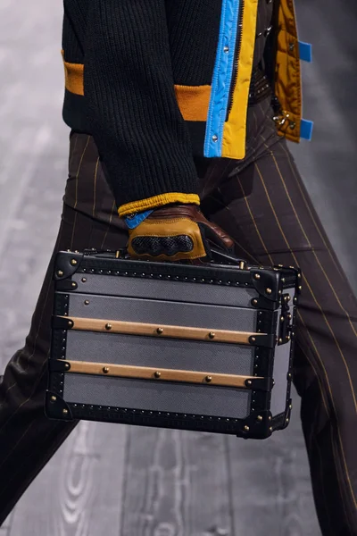 Look 35